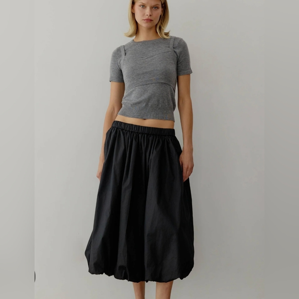 Women’s Midi Balloon Skirt in Black size medium